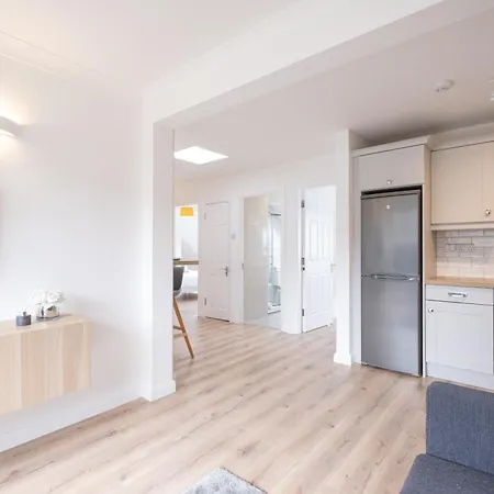 Luxury Modern Penthouse, Centre, Sleeps 6 Apartment *