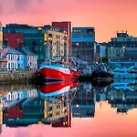 Luxury Modern Penthouse, Centre, Sleeps 6 * Galway