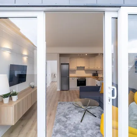 Luxury Modern Penthouse, Centre, Sleeps 6 Apartment