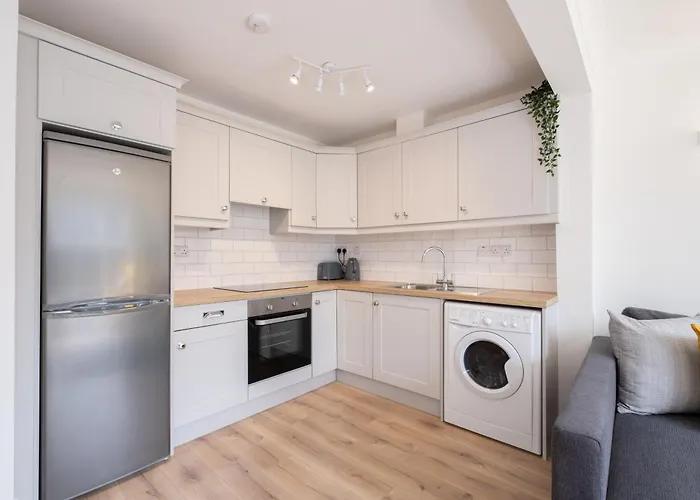 Luxury Modern Penthouse, Centre, Sleeps 6 * Galway