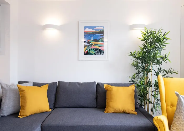 Daire Luxury Modern Penthouse, Centre, Sleeps 6 *