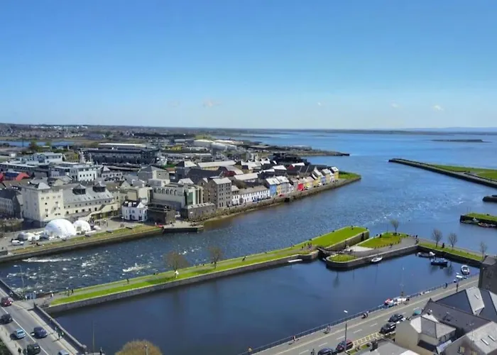Daire Luxury Modern Penthouse, Centre, Sleeps 6