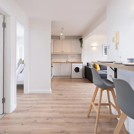 Luxury Modern Penthouse, Centre, Sleeps 6