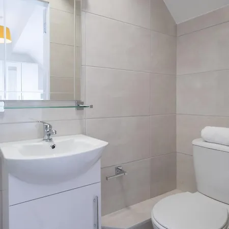 Daire Luxury Modern Penthouse, Centre, Sleeps 6